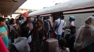 السكة الحديد تسيّر الرحلة السادسة والعشرين لنقل الأشقاء السودانيين ضمن مبادرة "العودة الطوعية" إلى وطنهم