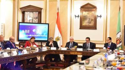 وزير الصحة يشارك في مائدة مستديرة حول استخدامات الذكاء الاصطناعي في الرعاية الصحية