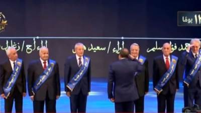 الرئيس السيسى يقدم التحية لأبطال حرب أكتوبر خلال الندوة التثقيفية