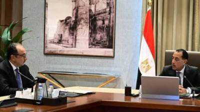 رئيس الوزراء يستعرض مع وزير قطاع الأعمال الفرص الاستثمارية فى قطاع السياحة