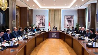 رئيس الوزراء يلتقى رئيس مجلس إدارة مجموعة أروجلو القابضة العالمية لبحث التعاون في إدارة وتشغيل عدد من مصانع الغزل والنسيج