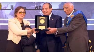 الرئيس السيسى يكرم أبطال حرب أكتوبر خلال الندوة التثقيفية للقوات المسلحة