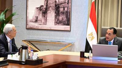 رئيس الوزراء يستعرض جهود وخطوات تحسين الخدمات المقدمة إلكترونيا للمواطنين والمستثمرين