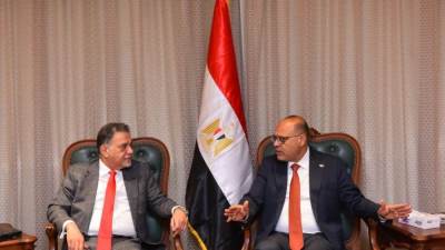  وزير العمل يبحث مع النائب الأول لرئيس غرفة تجارة وصناعة قطر تعزيز التعاون ومتابعة نتائج زيارة الدوحة الأخيرة