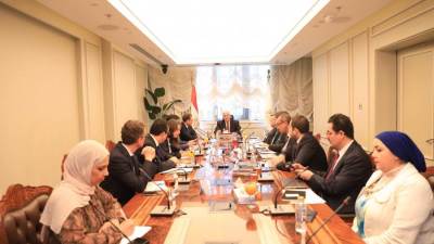 وزير التعليم العالى يبحث مع السفير الفرنسي تطورات العمل بمشروع حرم الجامعة الفرنسية