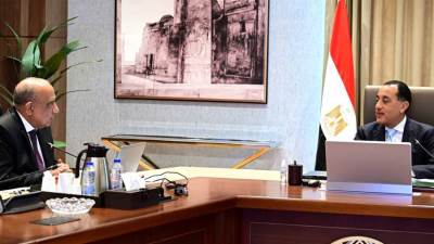 رئيس الوزراء يتابع عددا من ملفات عمل وزارة الكهرباء والطاقة المتجددة
