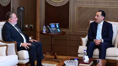 رئيس الوزراء يلتقي محافظ البنك المركزي