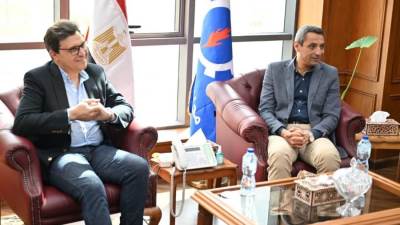 وزير الثقافة يلتقي محافظ السويس لبحث دعم الأنشطة الإبداعية ومستجدات عددٍ من المشروعات الثقافية بالمحافظة