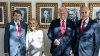 ترامب يفوز بجائزة مهندس السلام من مؤسسة نيكسون ويلتقط صورة مع ابنة الرئيس الراحل