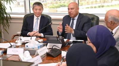 وزير الصناعة يعقد اجتماعًا مع السفير الصيني لبحث مشروعات التعاون المشترك