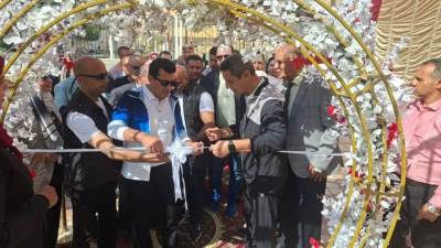 وزير الشباب والرياضة ومحافظ السويس يفتتحان ملعبًا خماسيًا بمركز شباب أبناء السويس