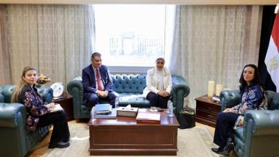 وزيرة التضامن الاجتماعي تتلقى طلب الاتحاد المصري لتمويل المشروعات المتوسطة والصغيرة ومتناهية الصغر للانضمام لبرنامج المنظومة المالية الاستراتيجية للتمكين الاقتصادي