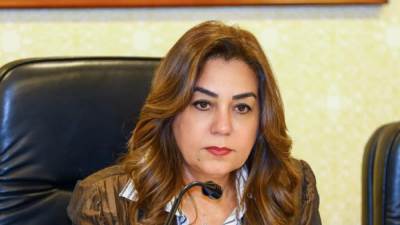 وزيرة التنمية المحلية: إزالة عدد من الأدوار المخالفة لتراخيص البناء في بعض العقارات بحي الزيتون بالقاهرة