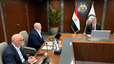 وزير البترول والثروة المعدنية يلتقي وفداً من شركات التعدين الأسترالية لبحث فرص الاستثمار