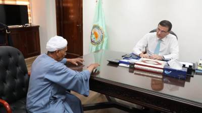 وزير الزراعة يستقبل عدد من الفلاحين ويستمع لمشاكلهم.. ويؤكد: دعم الفلاح "أولوية" ومكتبي مفتوح للجميع