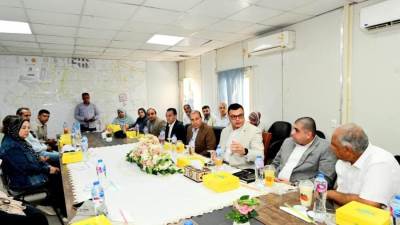 وزير الإسكان يعقد اجتماعا مع الشركات العاملة بحدائق تلال الفسطاط ويتابع الاعمال النهائية بالمشروع