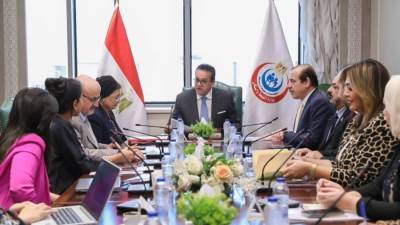 وزير الصحة يستقبل ممثلي منظمة الصحة العالمية لبحث تعزيز أنظمة اليقظة الدوائية وضمان سلامة الأدوية واللقاحات