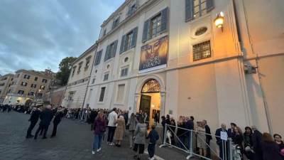 بعد يوم من افتتاحه للجمهور في العاصمة الإيطالية روما.. آلاف الزائرين يتوافدون على معرض "كنوز الفراعنة"