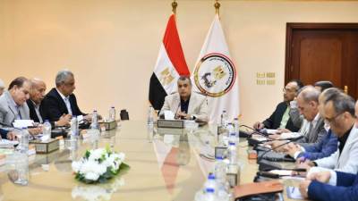 وزير الدولة للإنتاج الحربي يتابع مع رؤساء الشركات موقف المشروعات الجاري تنفيذها