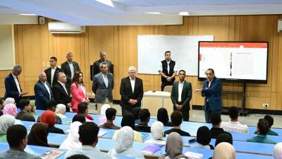 رئيس الوزراء يتفقد جامعة السويس الأهلية