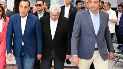 رئيس الوزراء يستعرض الموقف التنفيذي لأبرز المشروعات والمبادرات بمحافظة السويس