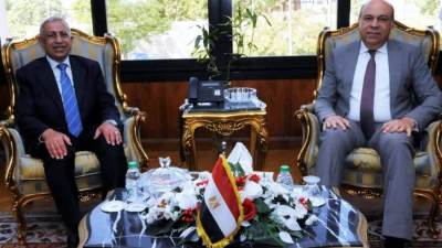 وزير الطيران يلتقي رئيس الأكاديمية العربية للعلوم والتكنولوجيا والنقل البحري لبحث التعاون