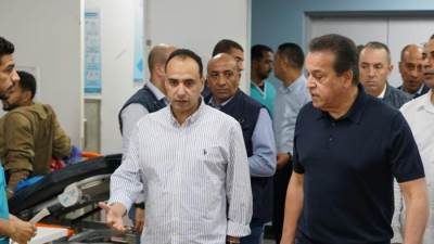 وزير الصحة يتفقد مجمع السويس الطبي ويوجه بسرعة الاستجابة لطلبات المواطنين