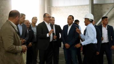 رئيس الوزراء يفتتح مصنع "تشينج شان للصناعة" لإنتاج المواسير الصلب والأثاث المعدني