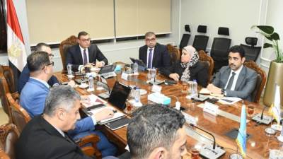 وزير الإسكان يتابع سير العمل بقطاع التخطيط والمشروعات وموقف طرح الفرص الاستثمارية بالمدن الجديدة