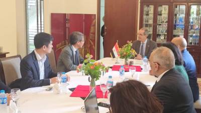 وزير الاتصالات يبحث مع شركات عالمية الاستثمار في مجالات الاتصالات والتحول الرقمي وتصنيع الإلكترونيات