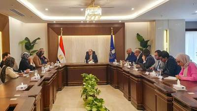 هيئة الدواء تبحث مع نقابة أطباء الأسنان سبل دعم وتطوير منظومة أدوية ومستلزمات طب الأسنان