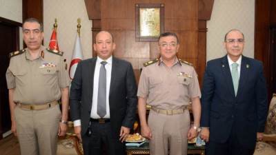 إدارة الخدمات الطبية للقوات المسلحة توقع بروتوكولى تعاون مع كلية طب جامعة القاهرة والهيئة العامة للتأمين الصحى