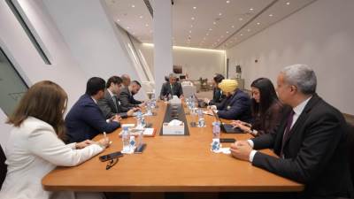 وزير السياحة يلتقي مسئولي مدرسة لوزان للفندقة بسويسرا لبحث سبل التعاون