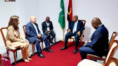 رئيس أنجولا رئيس الاتحاد الأفريقي يستقبل وزير الصناعة والنقل لبحث التعاون