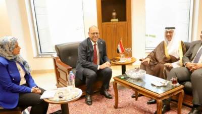 وزير العمل يلتقي السفير السعودي في القاهرة لتعزيز آليات تنقل الأيدي العاملة