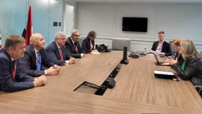 وزير التعليم يبحث التعاون مع وزيرة التعليم البريطانية ونائبة وزير التعليم الإندونيسي