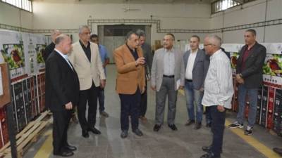 وزير الانتاج الحربي يتابع مراحل التصنيع بشركة بنها للصناعات الإلكترونية