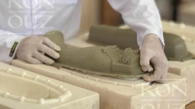 مصر تخلّد فعالية افتتاح المتحف بدعوة فنية مستوحاة من تابوت الملك الذهبي