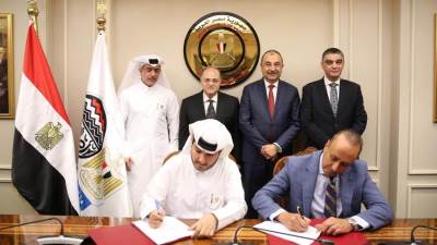 هيئة الدواء المصرية تشهد توقيع شراكة إستراتيجية لتوطين صناعة المستلزمات الطبية بين "القابضة للأدوية" و"دوا" الأمريكية