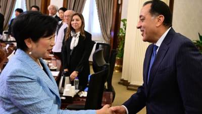 رئيس الوزراء يلتقي محافظ طوكيو والوفد المرافق لها