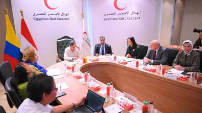  رئيس جمهورية كولومبيا يزور الهلال الأحمر المصري .. ويشيد بالجهود المصرية في تقديم المساعدات الإنسانية للفلسطينيين في قطاع غزة