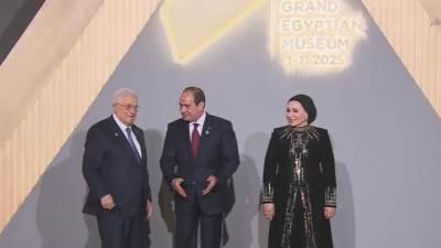 الرئيس السيسي وقرينته يستقبلان الوفود المشاركة في افتتاح المتحف المصري الكبير