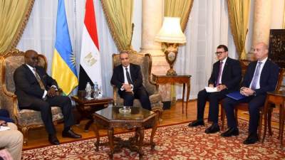 وزير الخارجية يلتقي نظيره الرواندي لبحث تعزيز العلاقات وتنسيق الجهود في القارة الأفريقية