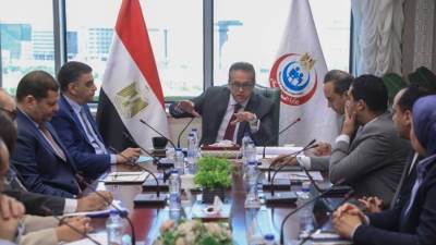 وزير الصحة يتابع ضوابط صرف الأجهزة التعويضية ضمن منظومة التأمين الصحي الشامل