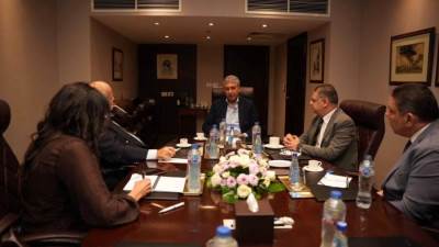 وزير السياحة يجتمع مع رئيس المجلس العالمي للسفر والسياحة لتعزيز التعاون ودعم الاستثمارات السياحية في مصر