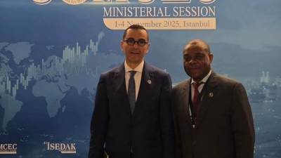  وزير الاستثمار والتجارة الخارجية يناقش مع سكرتير عام منظمة الدول الثماني الإسلامية ترتيبات استضافة مصر لاجتماع وزراء تجارة المجموعة في ديسمبر