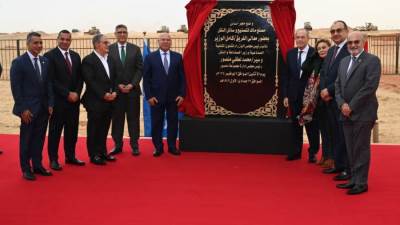 الفريق كامل الوزير وسير محمد منصور يضعان حجر أساس مصنع ماك الجديد للسيارات باستثمارات 7.5 مليار جنيه