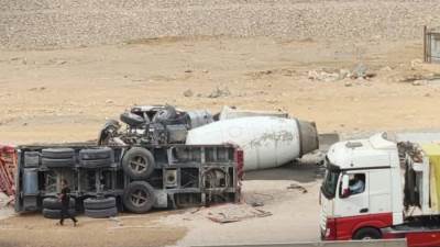 مصرع شخصين وإصابة 3 آخرين إثر حادث تصادم تريلا وسيارتين بمحور الأوتوستراد