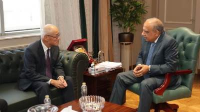 وزير الكهرباء والطاقة المتجددة يشهد مراسم توقيع اتفاقية مشروع إنشاء محطة طاقة شمسية ومنظومة تخزين طاقة بنظام البطاريات ومركز للمعلومات صديق للبيئة 