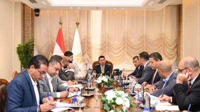   وزير الشباب والرياضة يبحث استعدادات استضافة مصر لماراثون زايد الخيري